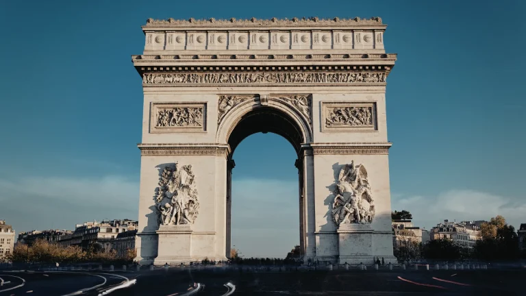 Top 10 Must-Visit Places in Paris